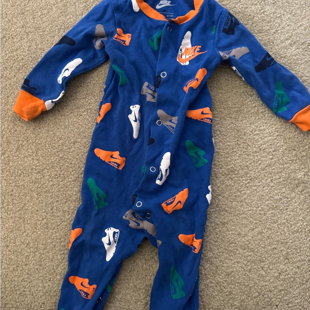 Nike Kids Graphic Sleepers (6) - Picture 2 of 7